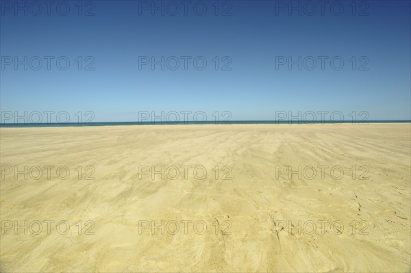 Sand plateau and horizon over water