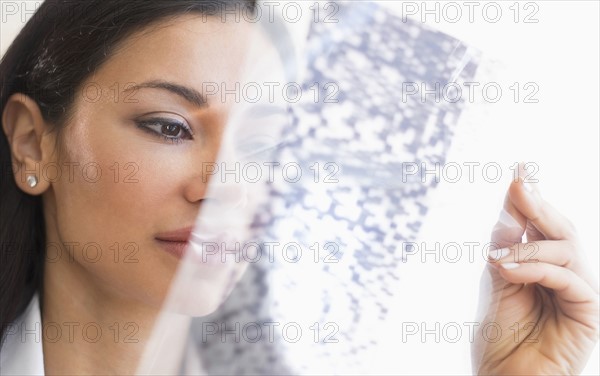 Woman working in laboratory.