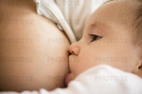 Mother breastfeeding her daughter (2-5 months)