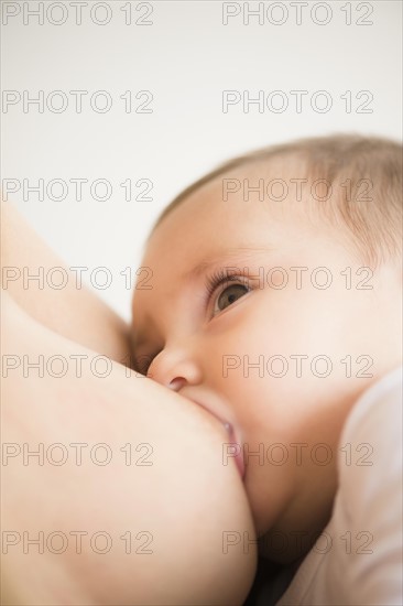 Mother breastfeeding her daughter (2-5 months)