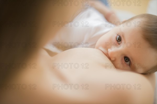 Mother breastfeeding her daughter (2-5 months)