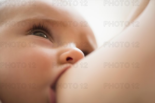 Mother breastfeeding her daughter (2-5 months)