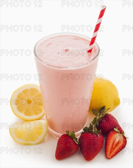 Lemon and strawberry smoothie