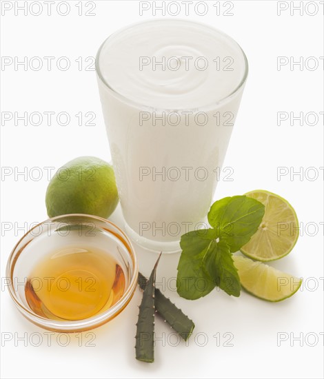 Honey, lime and mint smoothie