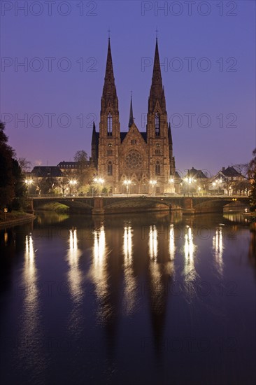 St Paul's church at night