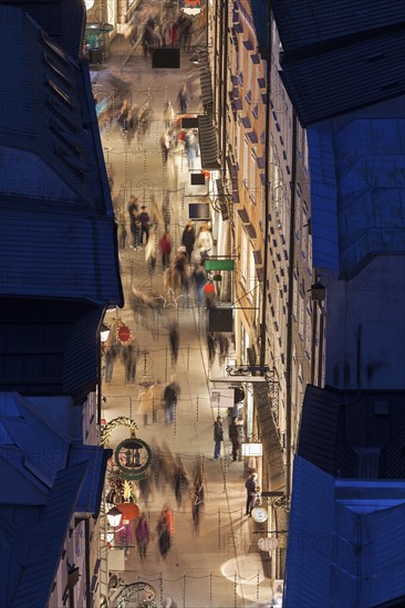 Getreidegasse at night