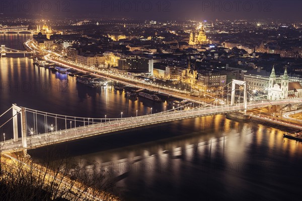 Elevated view of Elisabeth Bridge at night