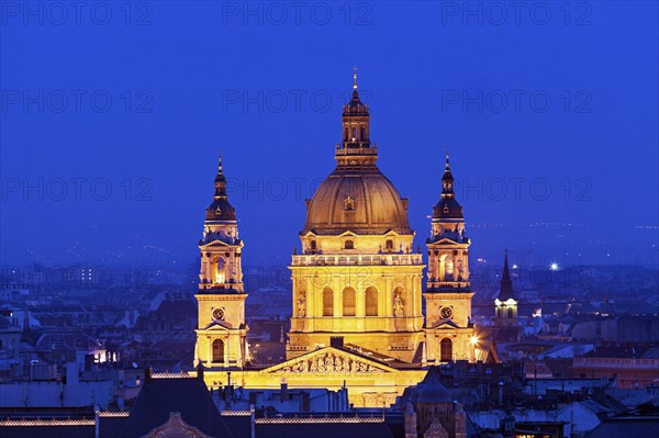 Saint Stephen's Basilica illuminated at night