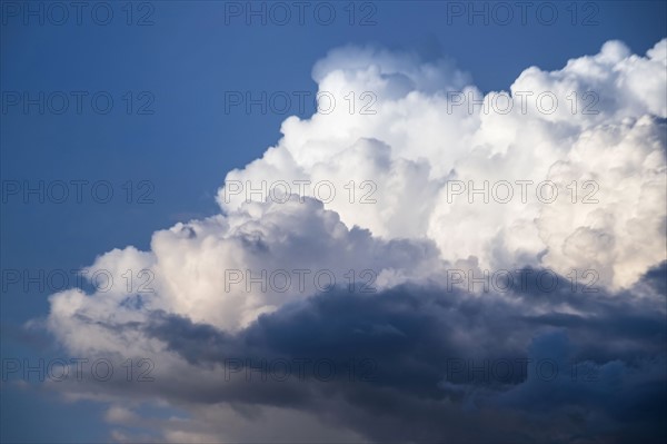 Scenic view of clouds in sky.