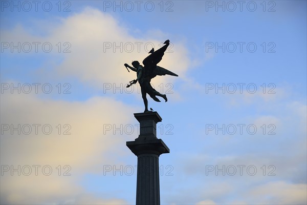 Argentina, Buenos Aires, Recoleta, Silhouette of monument