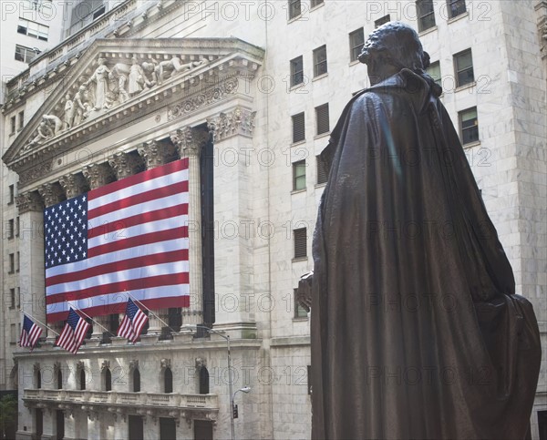 Monument of George Washington in Federal Hall