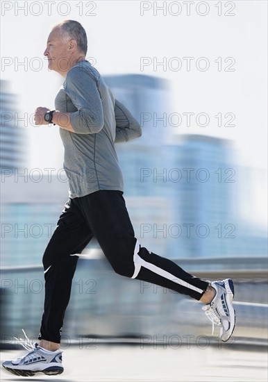 Man jogging in city.