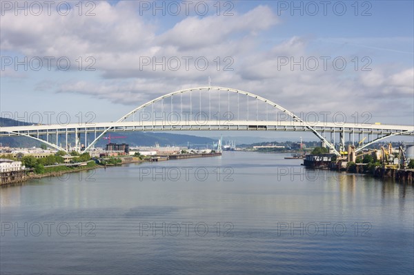 Freemont bridge over Willamette river