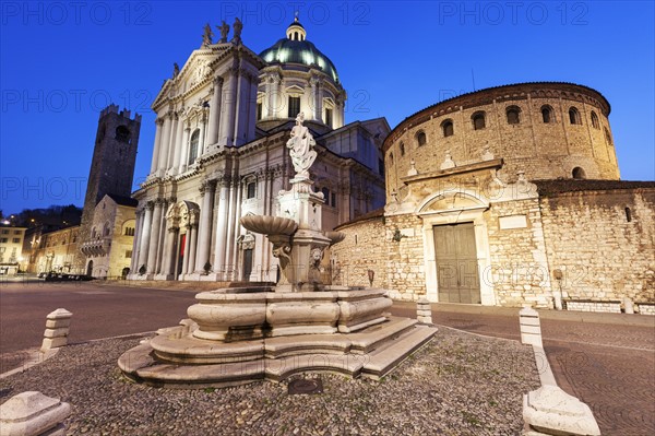 Piazza Paolo VI, Fountain with Duomo Nuovo in background