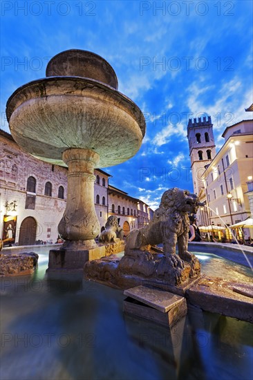 Fountain in Piazza del Comune