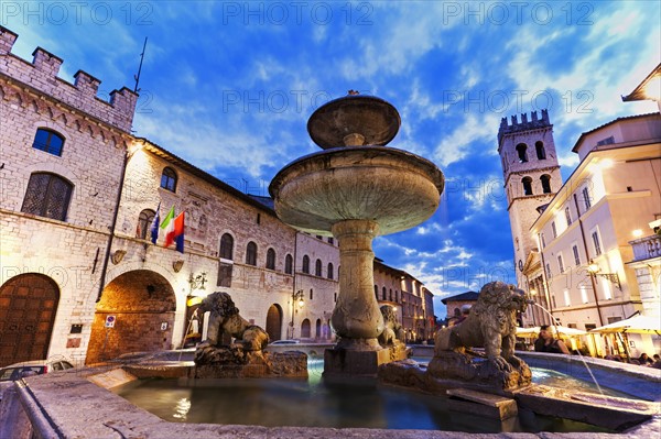 Fountain in Piazza del Comune