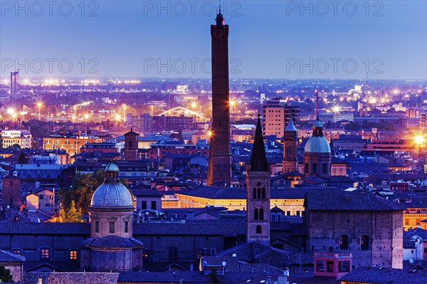 Asinelli Tower at night