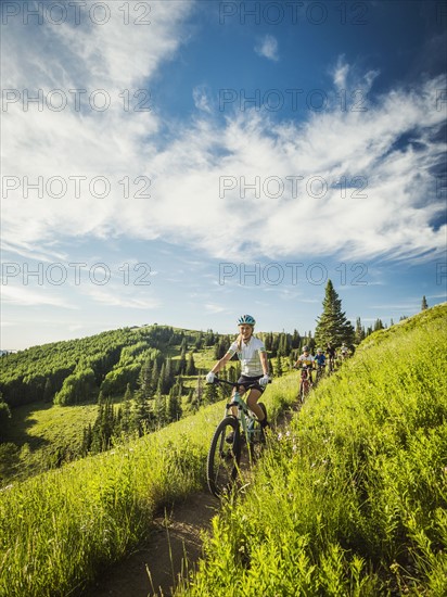 Parents with children (10-11,12-13, 14-15) during bike trip