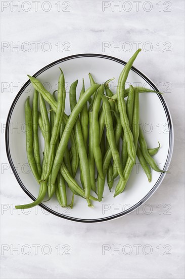 Overhead view of green beans in bowl