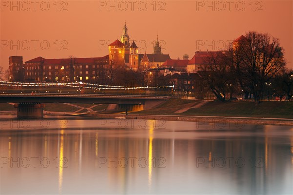 Poland, Lesser Poland, Krakow, Wawel Castle at sunrise