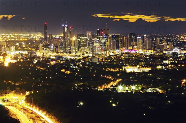 Australia, Queensland, Brisbane, Cityscape at sunrise