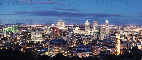 Canada, Quebeck, Montreal, Panorama of city at dusk