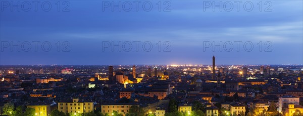 Italy, Emilia-Romagna, Bologna, Cityscape at dusk
