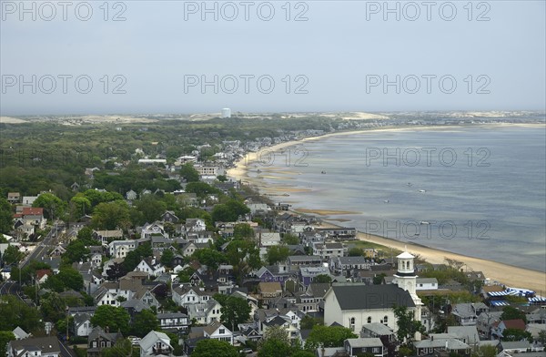 Massachusetts, Cape Cod, Provincetown, Residential district next to coastline