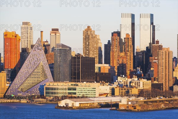 USA, New York State, New York City, Waterfront skyline