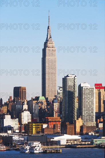 USA, New York State, New York City, Cityscape with Empire State Building and Hudson River