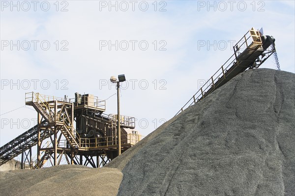 Conveyors by heaps of gravel