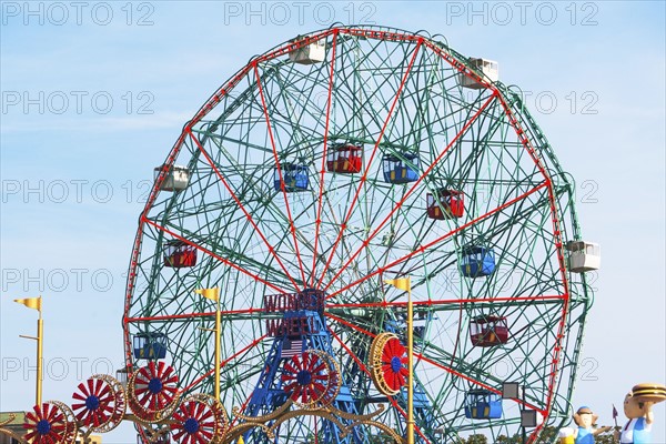 USA, New York State, New York City, Coney Island, Ferris wheel in amusement park