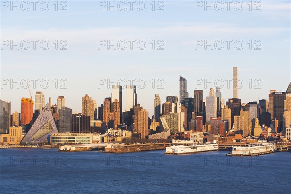 USA, New York State, New York City, Manhattan, City panorama seen across Hudson River