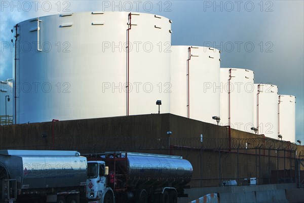 Silage storage tank