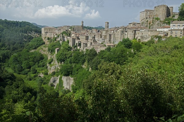 Italy, Tuscany, Sorano, Landscape with old town