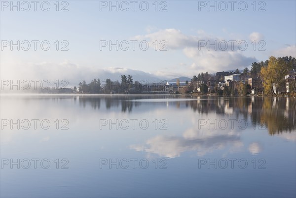 USA, New York, Lake Placid Village, Mirror Lake