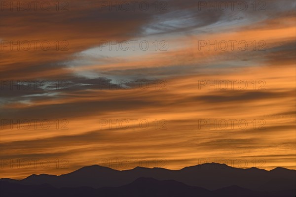 USA, Colorado, Denver, Sky over Front Range at dusk