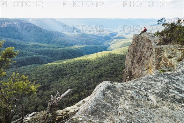 Australia, New South Wales, Narrow Neck Peninsula, Katoomba, Man looking at view in Blue Mountains