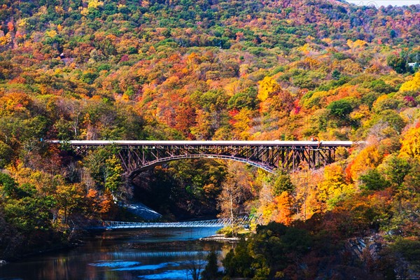 USA, New York, Bear Mountain with bridges above river