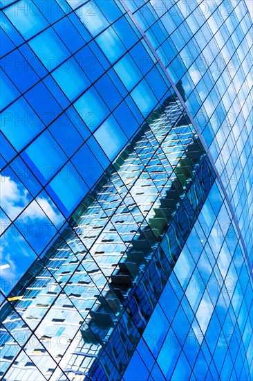 USA, New York, Clouds reflecting in glassy office building