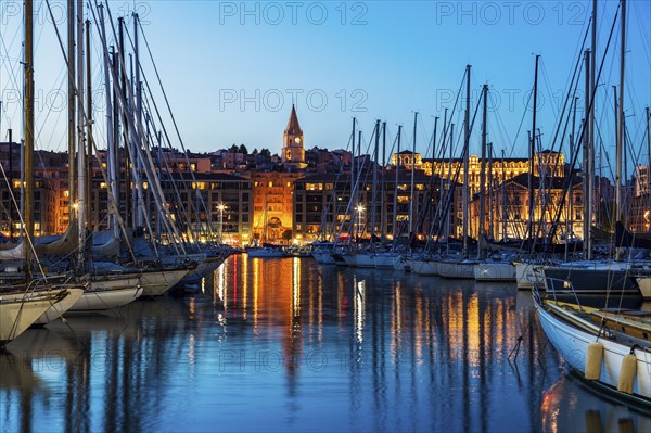 France, Provence-Alpes-Cote d'Azur, Marseille, Vieux port - Old Port at dusk