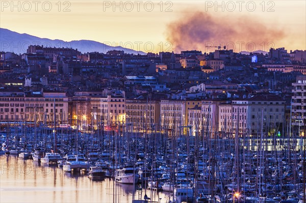 France, Provence-Alpes-Cote d'Azur, Marseille, Cityscape with Vieux port - Old Port at sunset