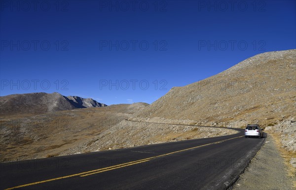 USA, Colorado, Country road in Mount Evans landscape