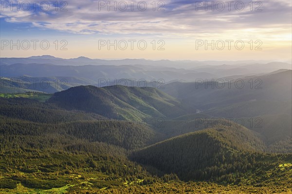 Ukraine, Ivano-Frankivsk region, Verkhovyna district, Carpathians, Chernohora, Mountain landscape covered with forest