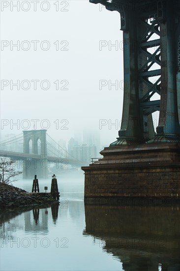 USA, New York, New York City, Manhattan, Brooklyn Bridge over East River in fog