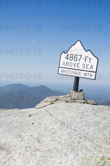 USA, New York State, Wilmington, Sign on Whiteface Mountain summit