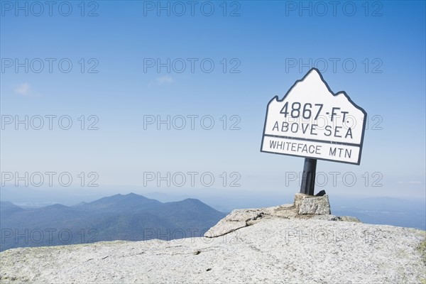 USA, New York State, Wilmington, Sign on Whiteface Mountain summit