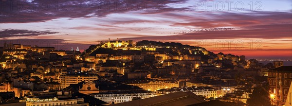 Portugal, Lisbon, Saint George's Castle above Old Town in Lisbon at dusk