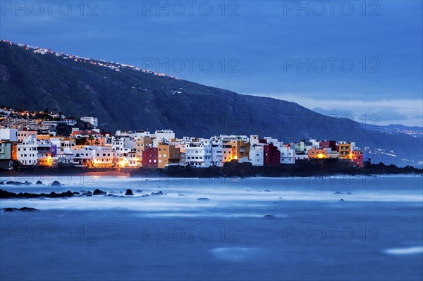 Spain, Canary Islands, Tenerife, Puerto de la Cruz, Puerto de la Cruz at night