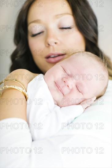 Mother carrying daughter (0-1 months)